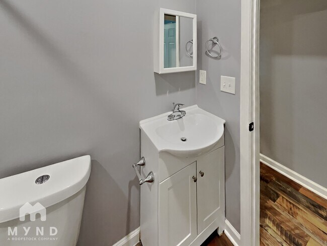 Building Photo - 736 N Montgomery St