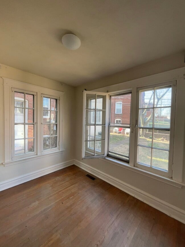 Back sunroom - 915 De Mun Ave