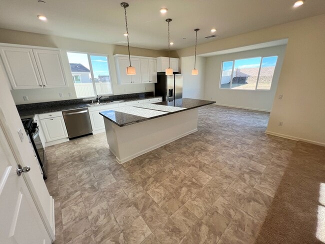 Building Photo - 5 Bedroom home with FULL MOTHER IN LAW SUITE and MASSIVE backyard