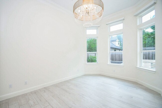 Building Photo - 422 Mignon Ln