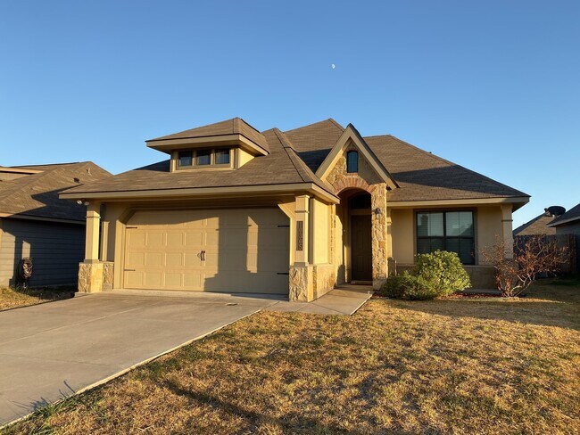 Building Photo - Single Family Home in Falcon Pointe | Chin...