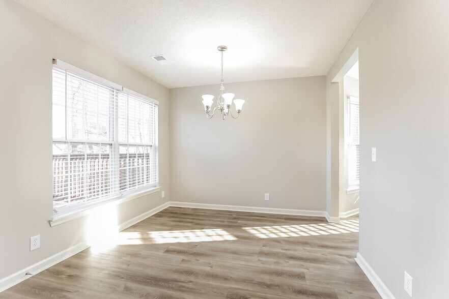 Building Photo - 6769 Ascot Dr