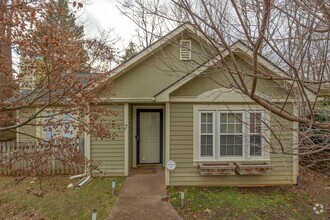 Building Photo - Beautiful Home in a quiet neighborhood