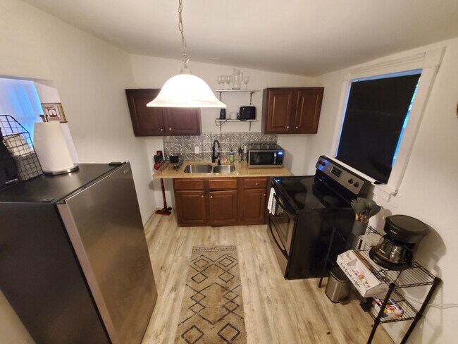 Building Photo - Furnished, Cozy Stay in the Arts District