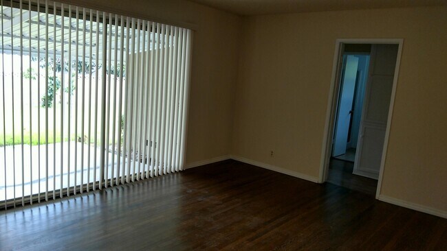 Building Photo - 670 Willow Ave