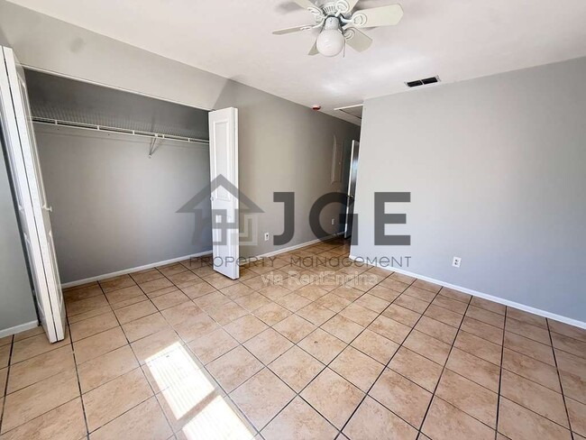 Building Photo - 724 Ne-11 Ter