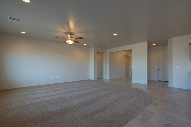 Building Photo - 4 bedroom 2 Bath Home in Desert Edge Cove - RV parking!