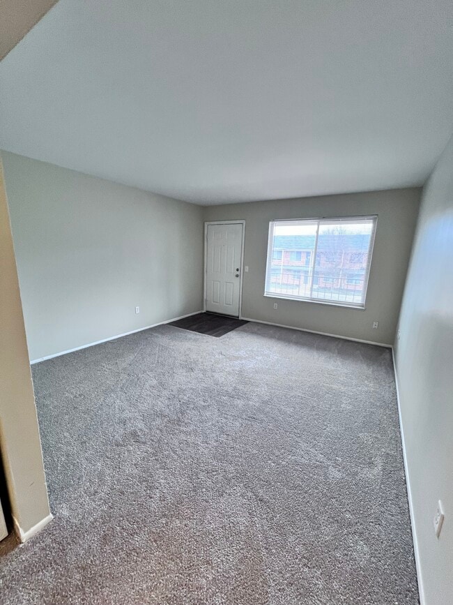 Building Photo - Davis Creek Apartments