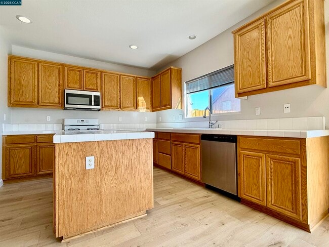 Building Photo - 4431 Meadow Valley Cir