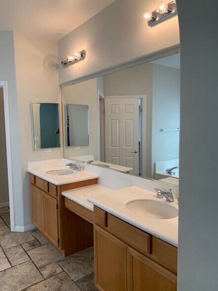 Building Photo - 84126 Canzone Dr