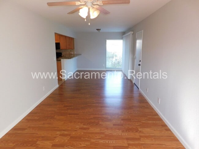 Building Photo - Wonderful Sierra Oaks 3bd/2ba Duplex with 2 Car Garage