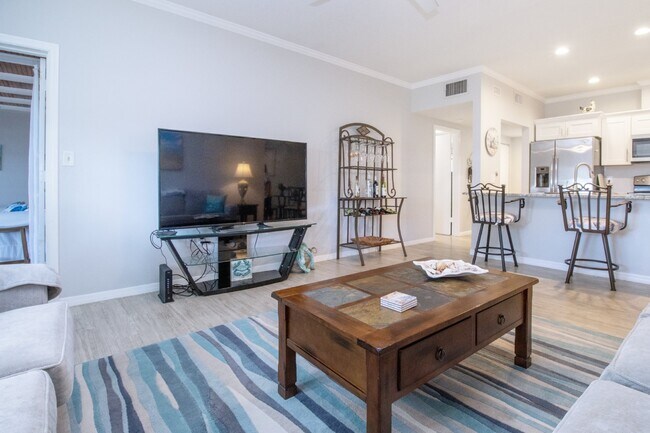 Building Photo - Fully Furnished - 2 bed 2 Bath villa - South Sarasota