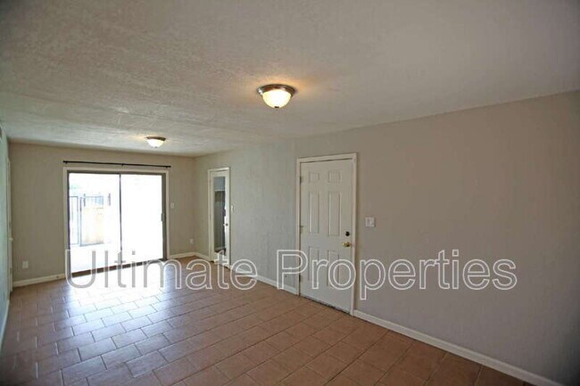 Building Photo - 1547 W Kerry Ln