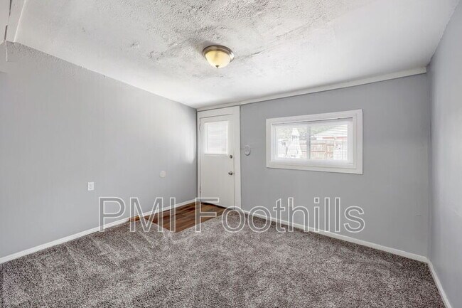 Building Photo - 420 Fox St