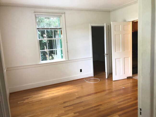 Building Photo - 4843 Butterworth Pl NW