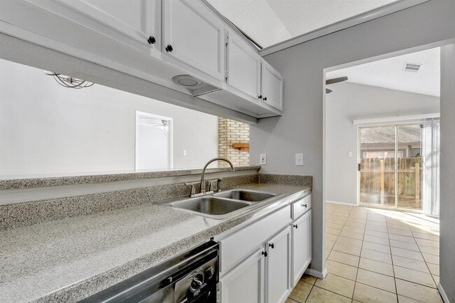 Building Photo - 12207 Alderbrook Dr