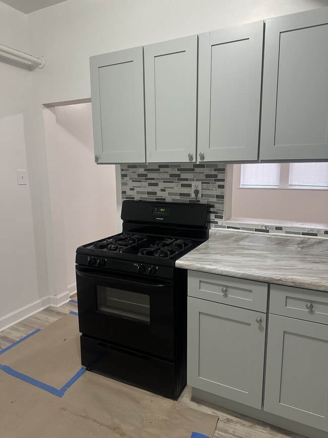 Building Photo - 6917 S Crandon Ave