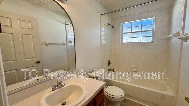 Building Photo - 3696 Barbizon Cir N