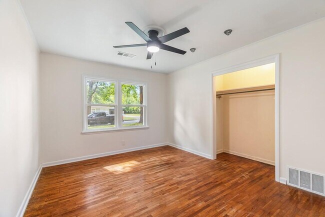 Building Photo - 301 Michael St