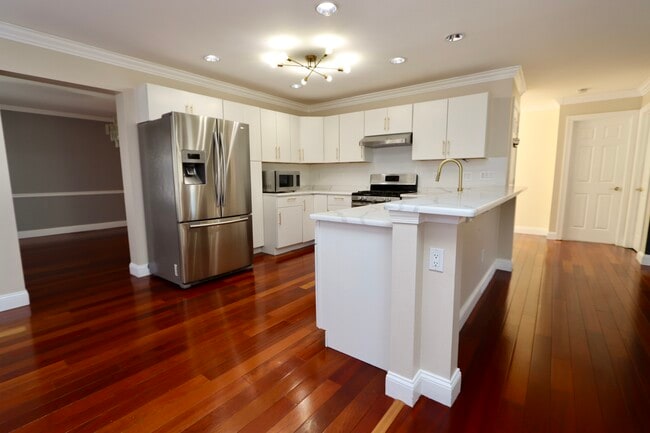 Building Photo - 2969 Columbia Dr