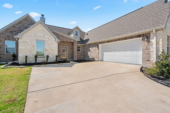 Building Photo - 1000 Stone Hill St