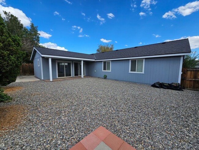 Building Photo - Stylist Updated 3 Bedroom in Dayton
