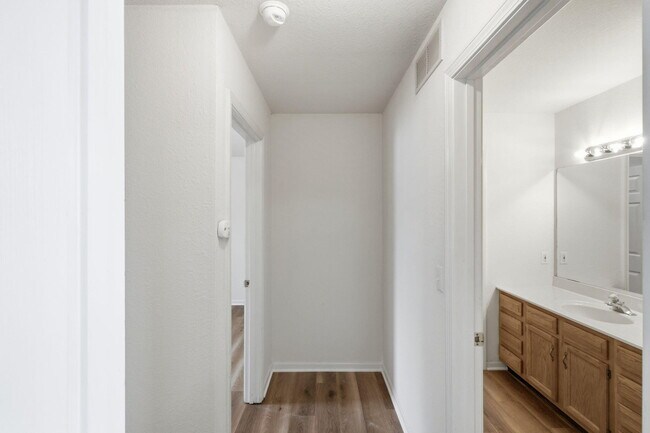 Building Photo - 4404 W Jeana Ct