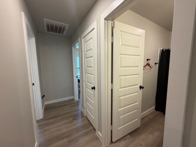 Building Photo - 3/2/2 in Frenship ISD in upland crossing!