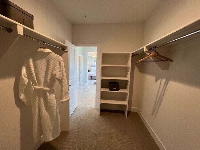 Building Photo - 809 Cosmos Dr