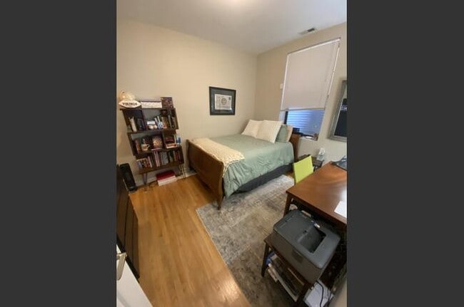 Building Photo - 2151 W. Evergreen-103