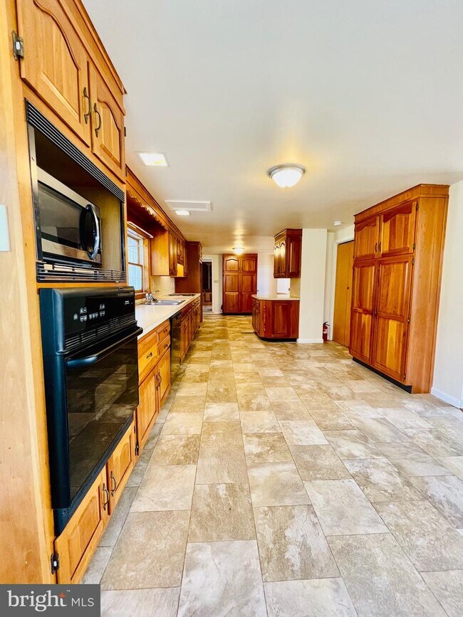 Building Photo - 288 Oxford Rd