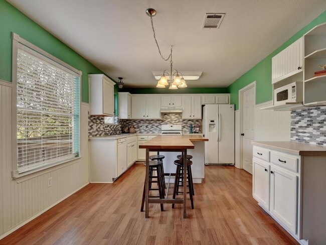 Building Photo - 1466 David Curry Dr