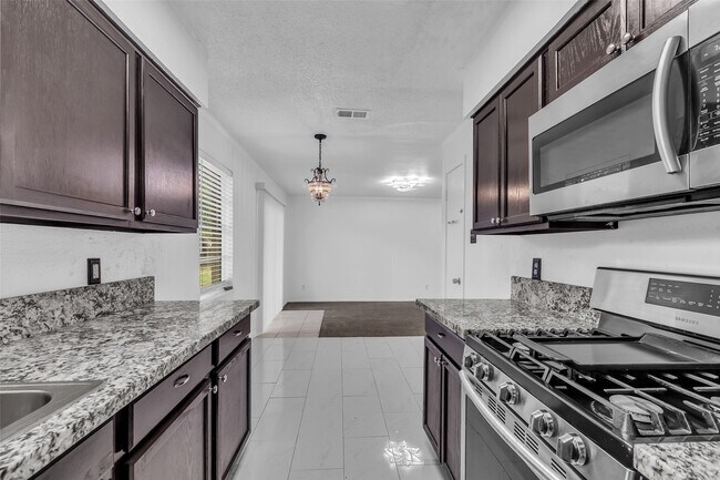 Building Photo - 12110 Panay Dr