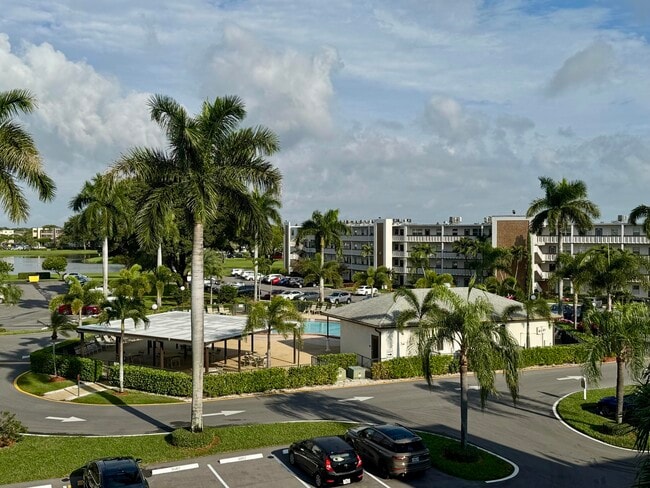 Building Photo - 4053 Hythe A