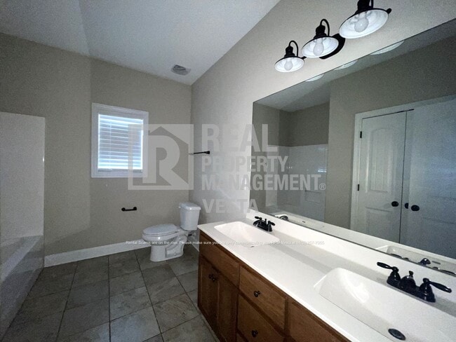 Building Photo - 904 Rainbow Springs Rd