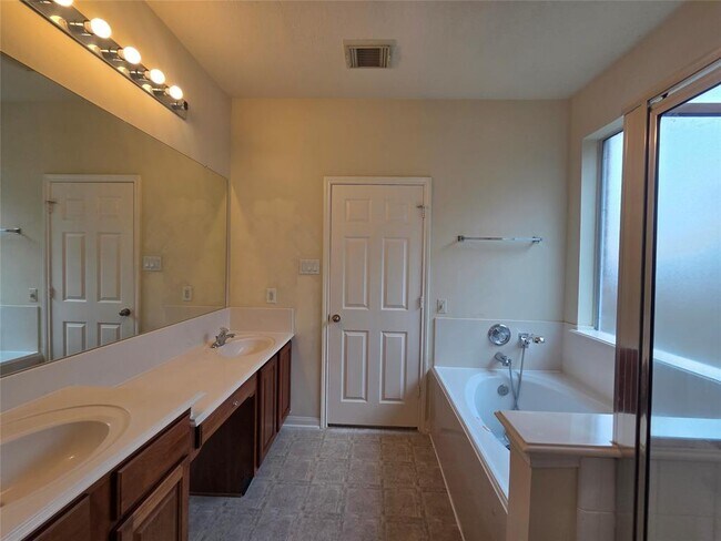 Building Photo - 42 Atascadero Dr