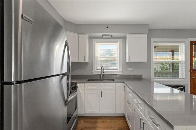 Building Photo - 2 bedroom in Chicago IL 60634