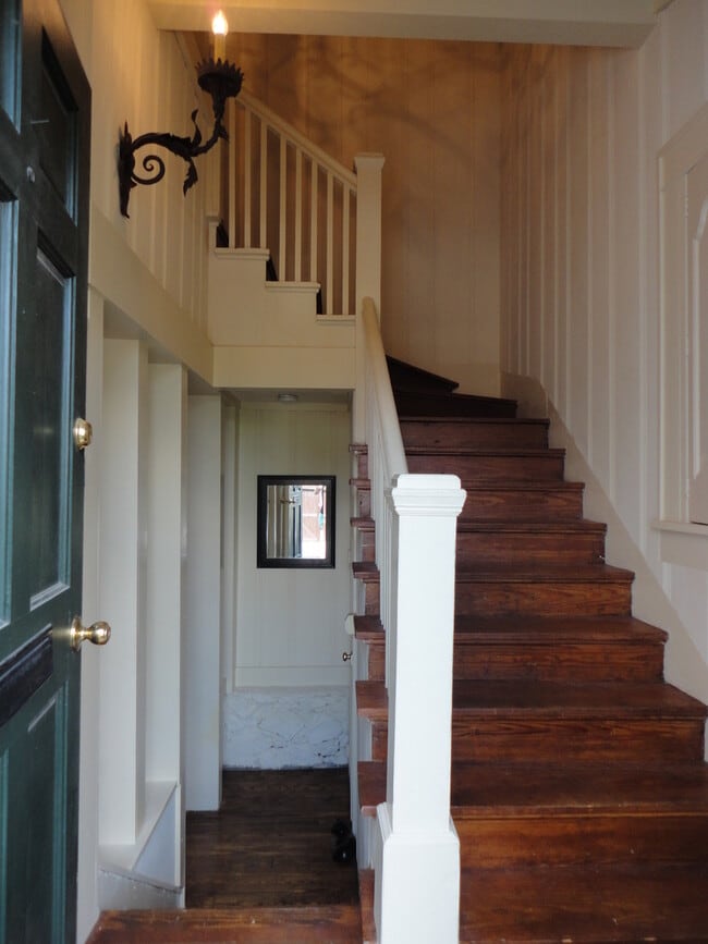 Building Photo - 712 Haskell St