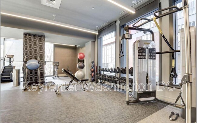 Building Photo - 45 Sutton Square SW