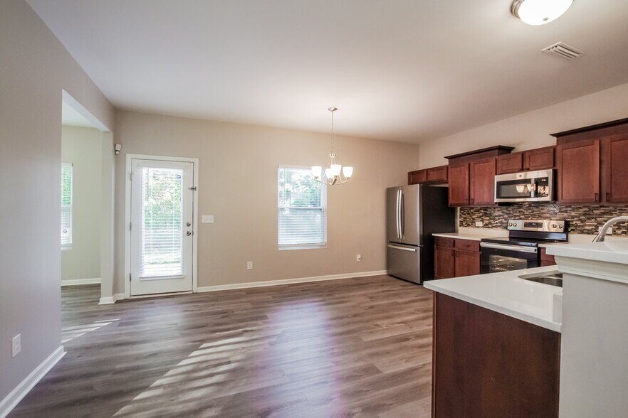 Building Photo - 6629 Covington Commons Dr