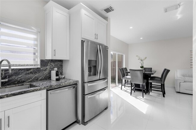 Building Photo - 1073 NE 41st Terrace