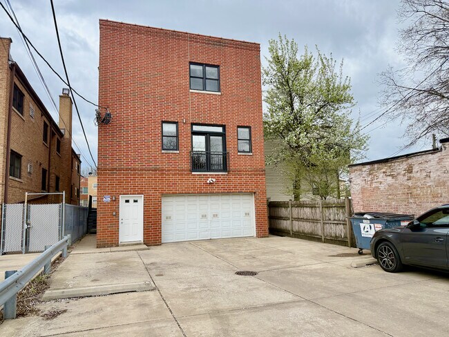 Building Photo - 5558 W Edmunds St