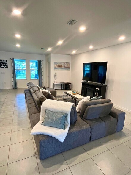 Living Room - Common Area - 12259 Chastain St