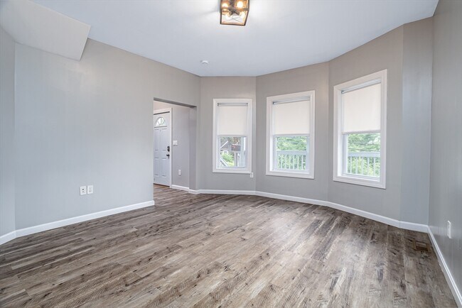 Building Photo - 176 Blossom St