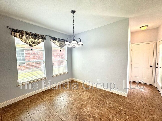 Building Photo - 1631 Clarke Springs Dr