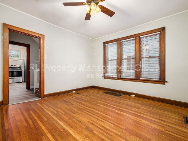Building Photo - 219 Olentangy St