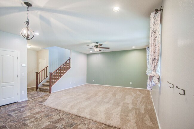 Building Photo - Stunning 3 bed plus Loft in Copper Ranch!