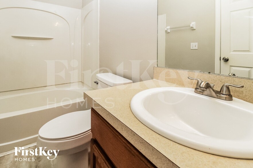 Building Photo - 2579 Coachman Dr