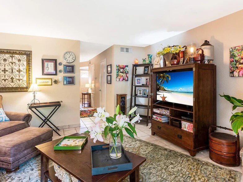 Living room Exampler - 14515 Wunderlich Dr