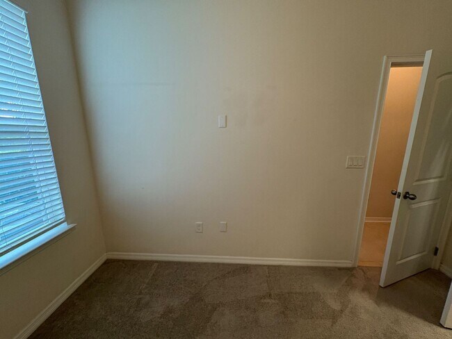 Building Photo - 50% OFF FIRST MONTH RENT* - 5 Bedroom 4 Ba...
